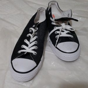 Converse courdoroy kicks